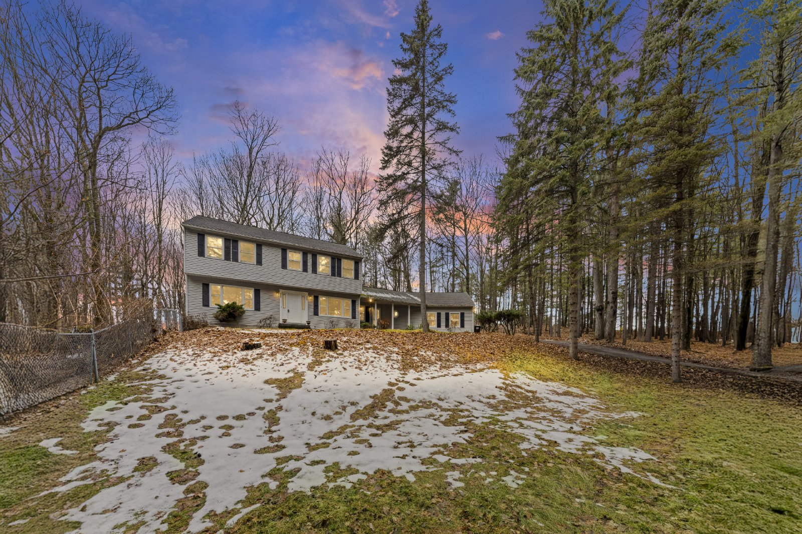Amazing Opportunity Awaits! - 3 Bed/ 2.5 Bath Spacious Colonial on 1.5 Acres in the Award-Winning Voorheesville School District. property image