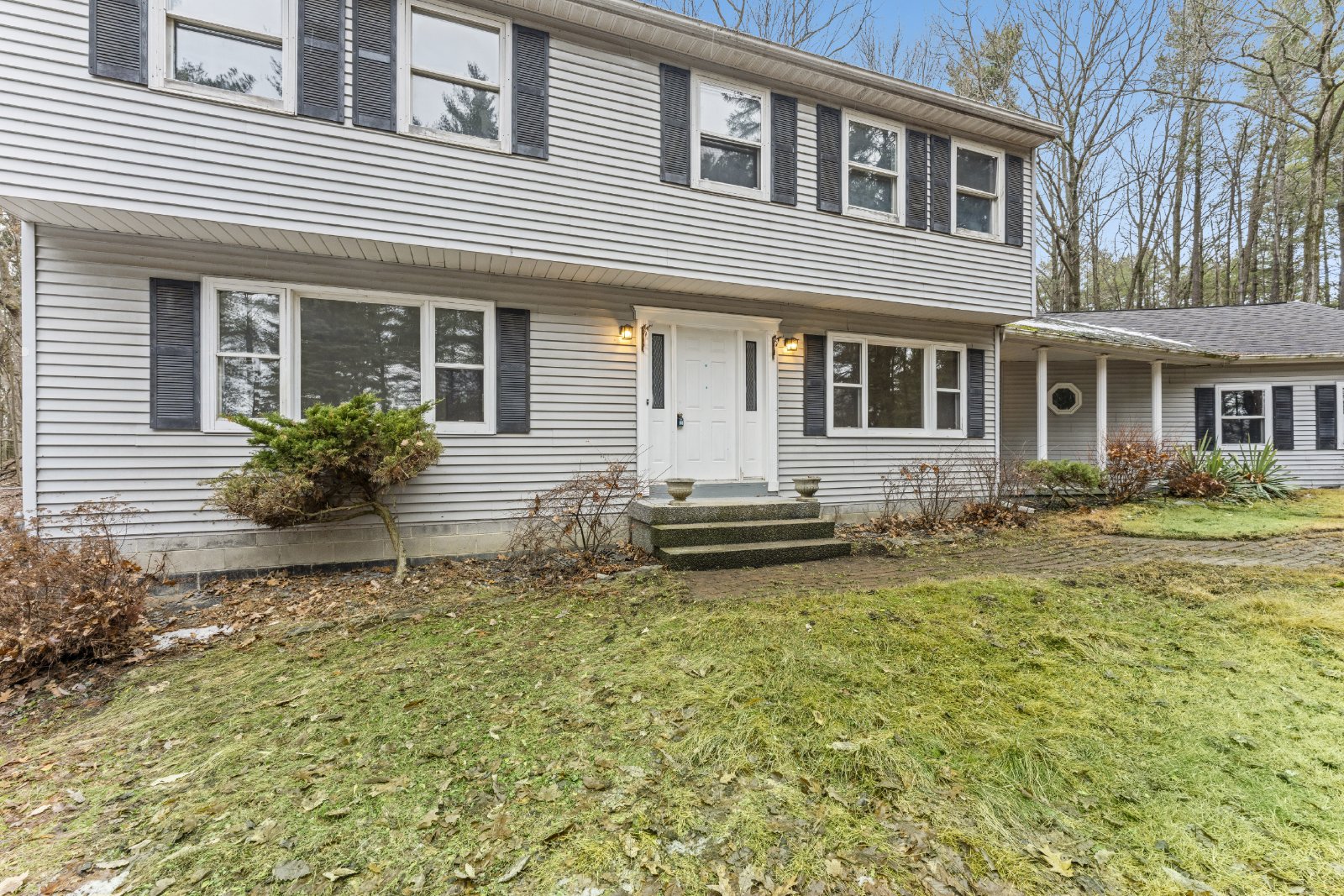 Amazing Opportunity Awaits! - 3 Bed/ 2.5 Bath Spacious Colonial on 1.5 Acres in the Award-Winning Voorheesville School District. property image