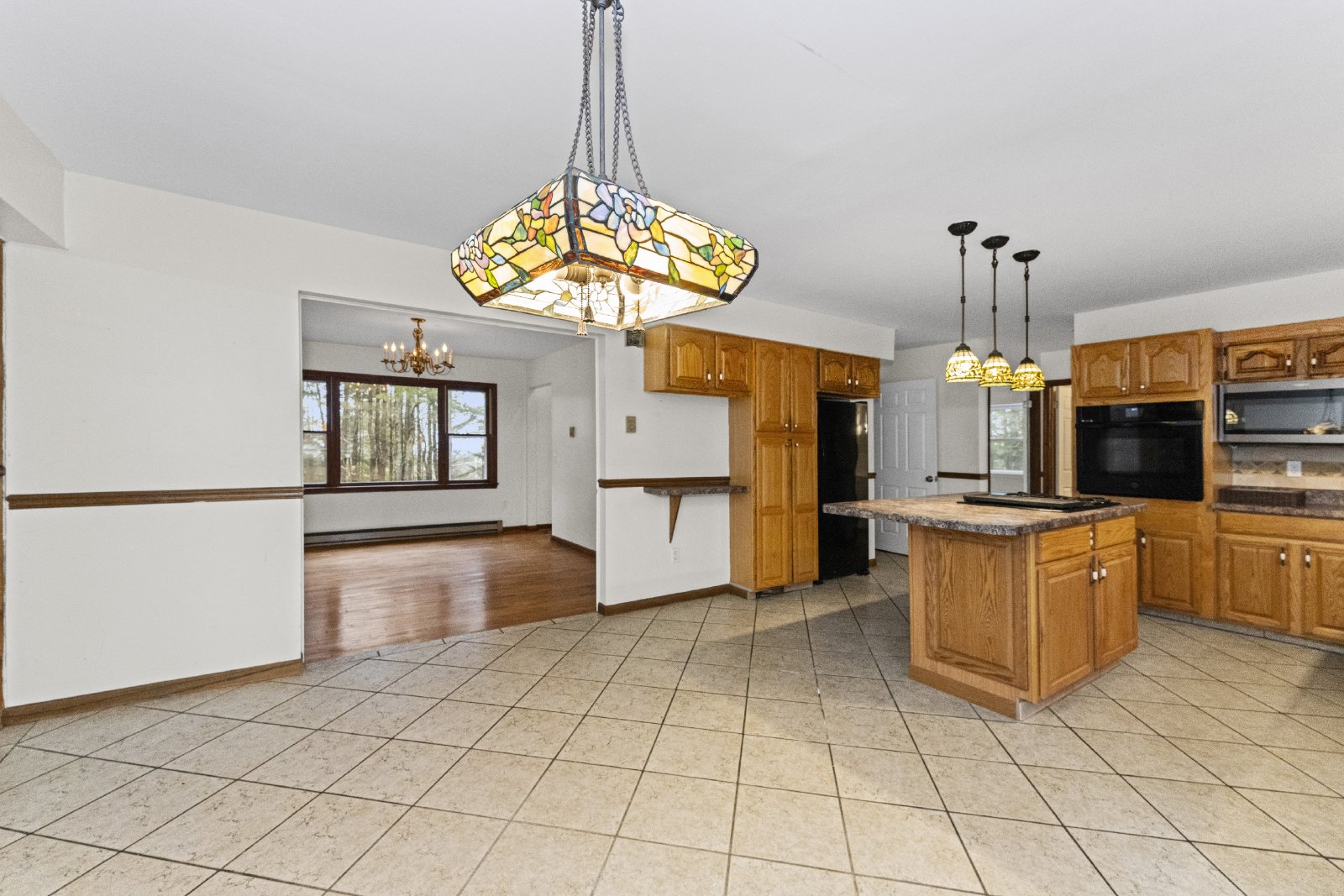 Amazing Opportunity Awaits! - 3 Bed/ 2.5 Bath Spacious Colonial on 1.5 Acres in the Award-Winning Voorheesville School District. property image