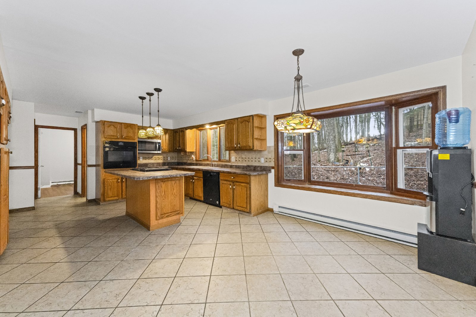 Amazing Opportunity Awaits! - 3 Bed/ 2.5 Bath Spacious Colonial on 1.5 Acres in the Award-Winning Voorheesville School District. property image