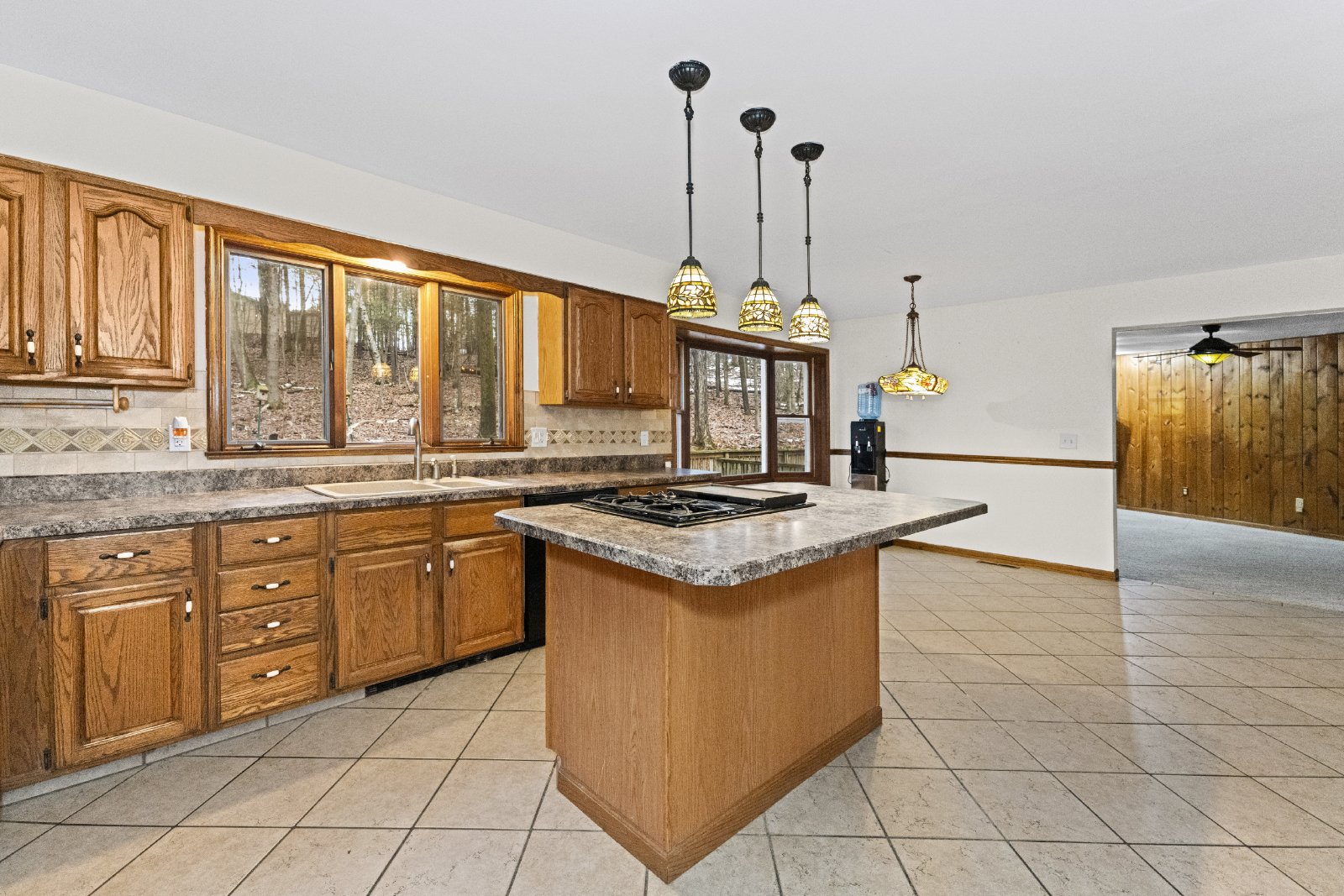 Amazing Opportunity Awaits! - 3 Bed/ 2.5 Bath Spacious Colonial on 1.5 Acres in the Award-Winning Voorheesville School District. property image