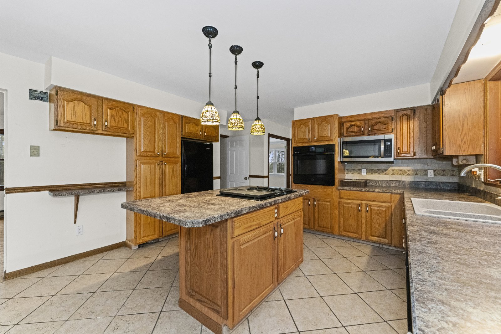 Amazing Opportunity Awaits! - 3 Bed/ 2.5 Bath Spacious Colonial on 1.5 Acres in the Award-Winning Voorheesville School District. property image