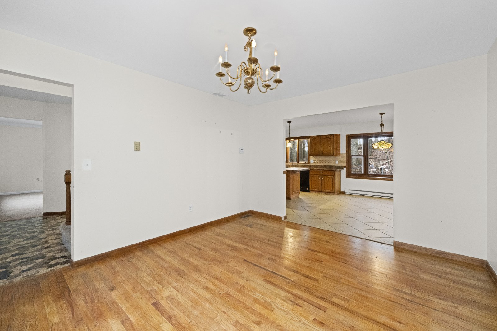 Amazing Opportunity Awaits! - 3 Bed/ 2.5 Bath Spacious Colonial on 1.5 Acres in the Award-Winning Voorheesville School District. property image