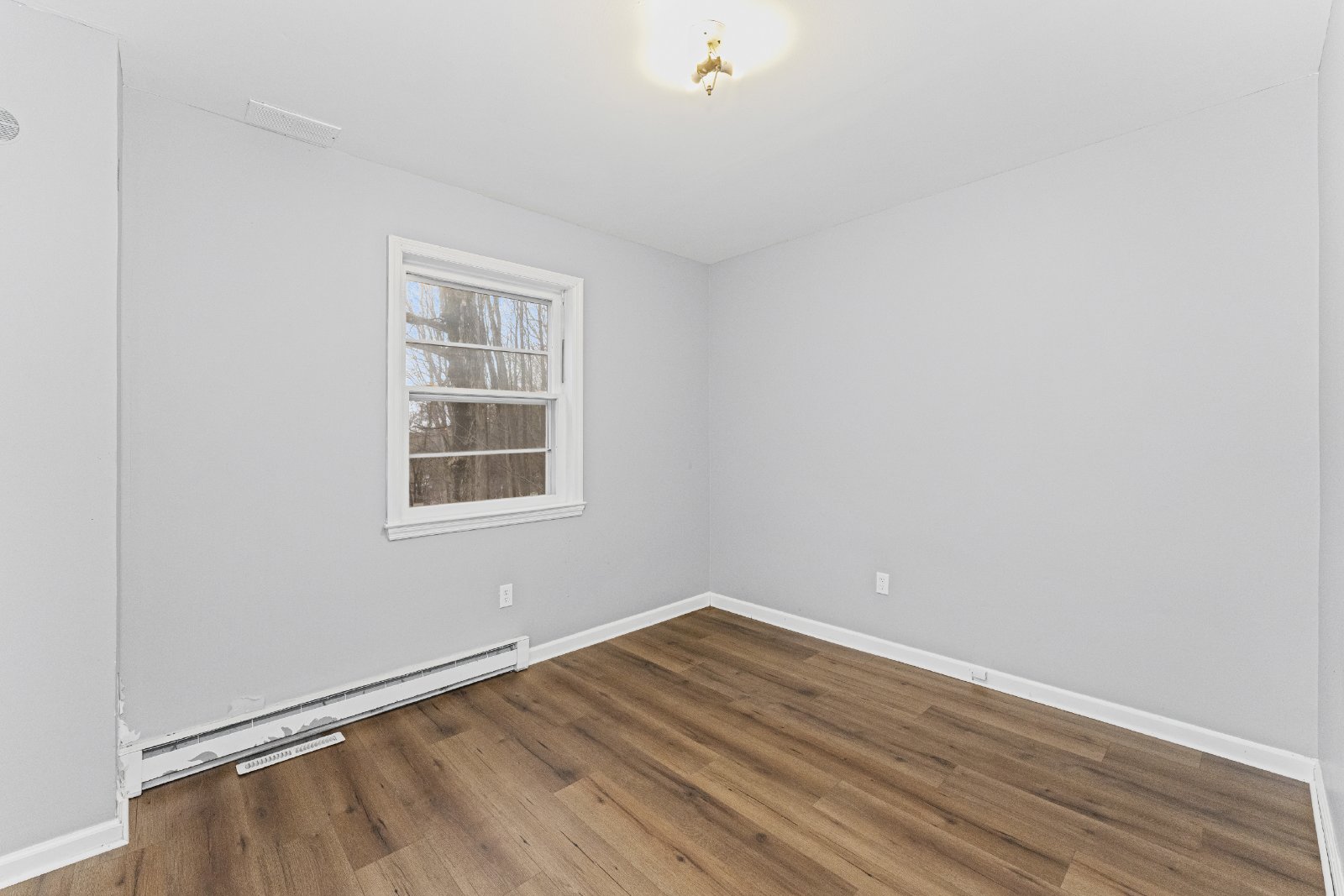 Amazing Opportunity Awaits! - 3 Bed/ 2.5 Bath Spacious Colonial on 1.5 Acres in the Award-Winning Voorheesville School District. property image