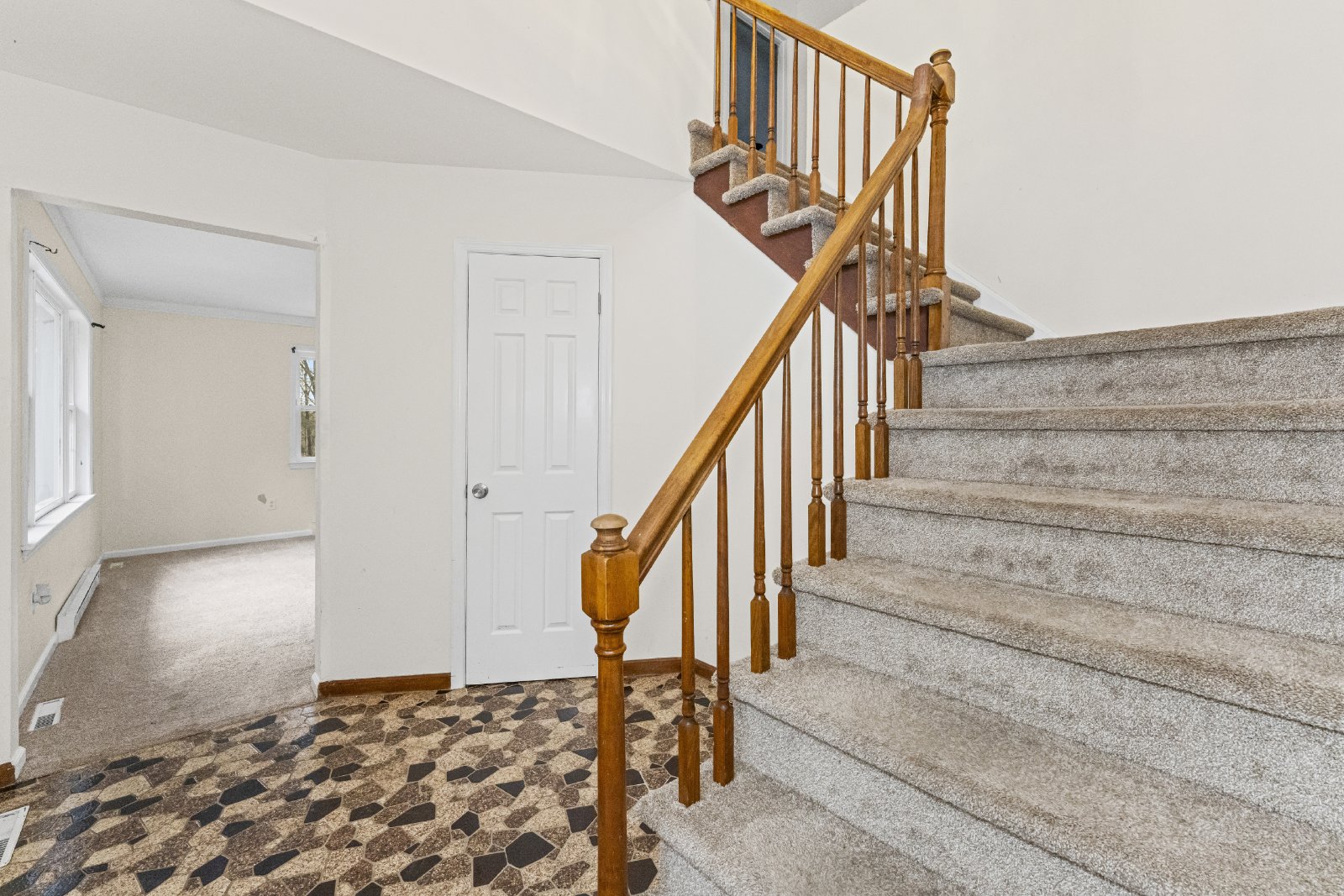 Amazing Opportunity Awaits! - 3 Bed/ 2.5 Bath Spacious Colonial on 1.5 Acres in the Award-Winning Voorheesville School District. property image