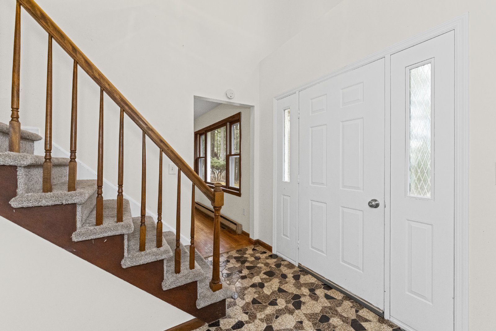 Amazing Opportunity Awaits! - 3 Bed/ 2.5 Bath Spacious Colonial on 1.5 Acres in the Award-Winning Voorheesville School District. property image