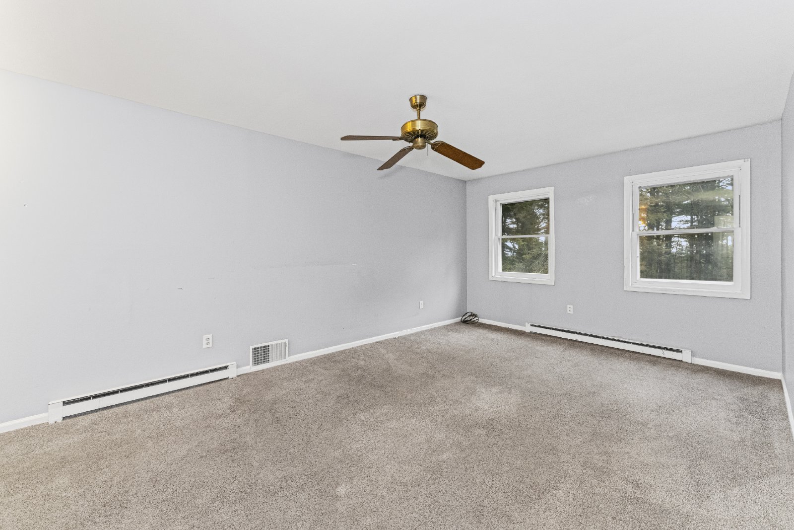 Amazing Opportunity Awaits! - 3 Bed/ 2.5 Bath Spacious Colonial on 1.5 Acres in the Award-Winning Voorheesville School District. property image