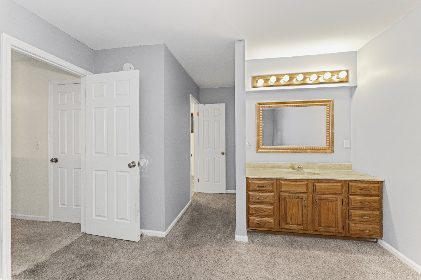 Amazing Opportunity Awaits! - 3 Bed/ 2.5 Bath Spacious Colonial on 1.5 Acres in the Award-Winning Voorheesville School District. property image