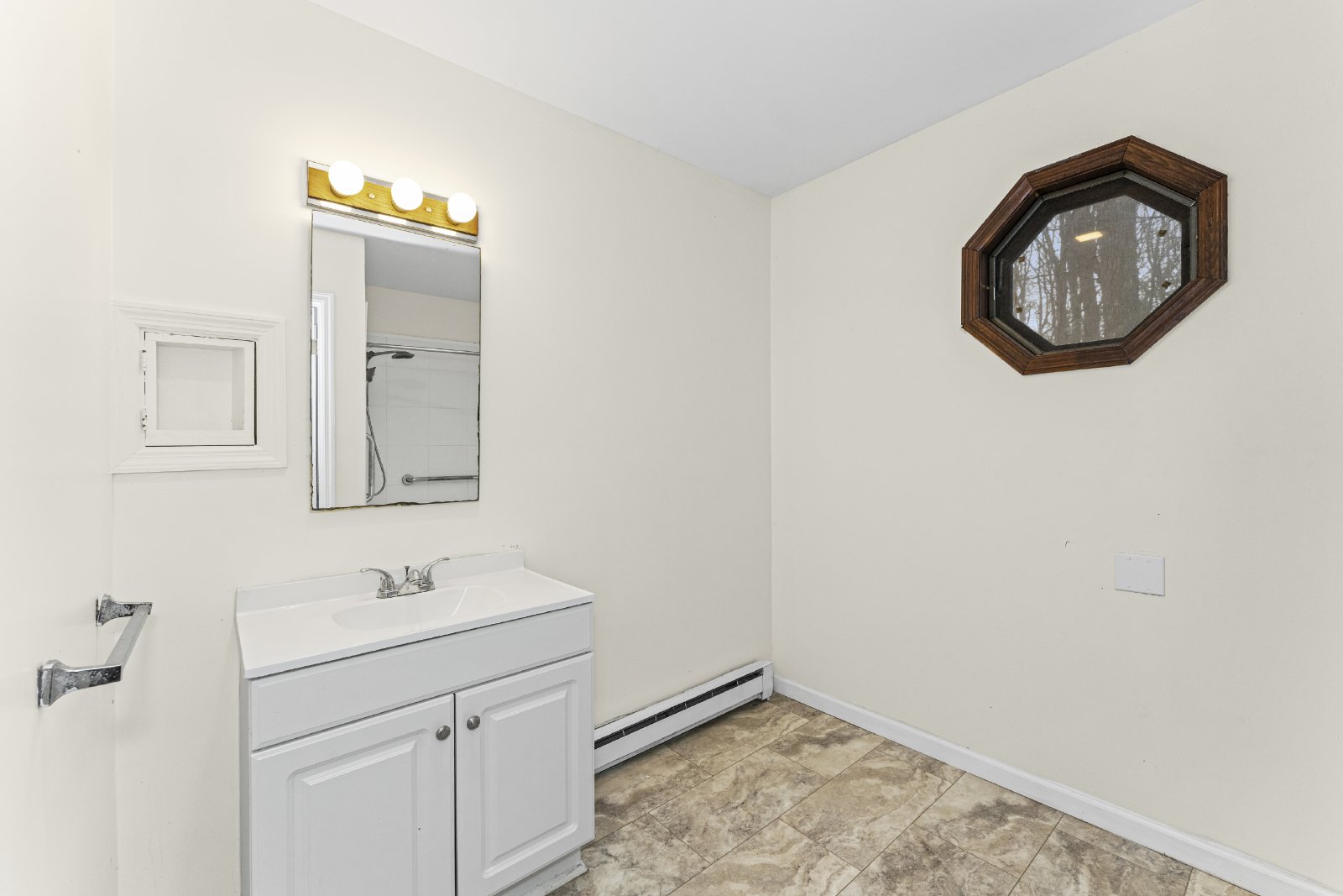 Amazing Opportunity Awaits! - 3 Bed/ 2.5 Bath Spacious Colonial on 1.5 Acres in the Award-Winning Voorheesville School District. property image