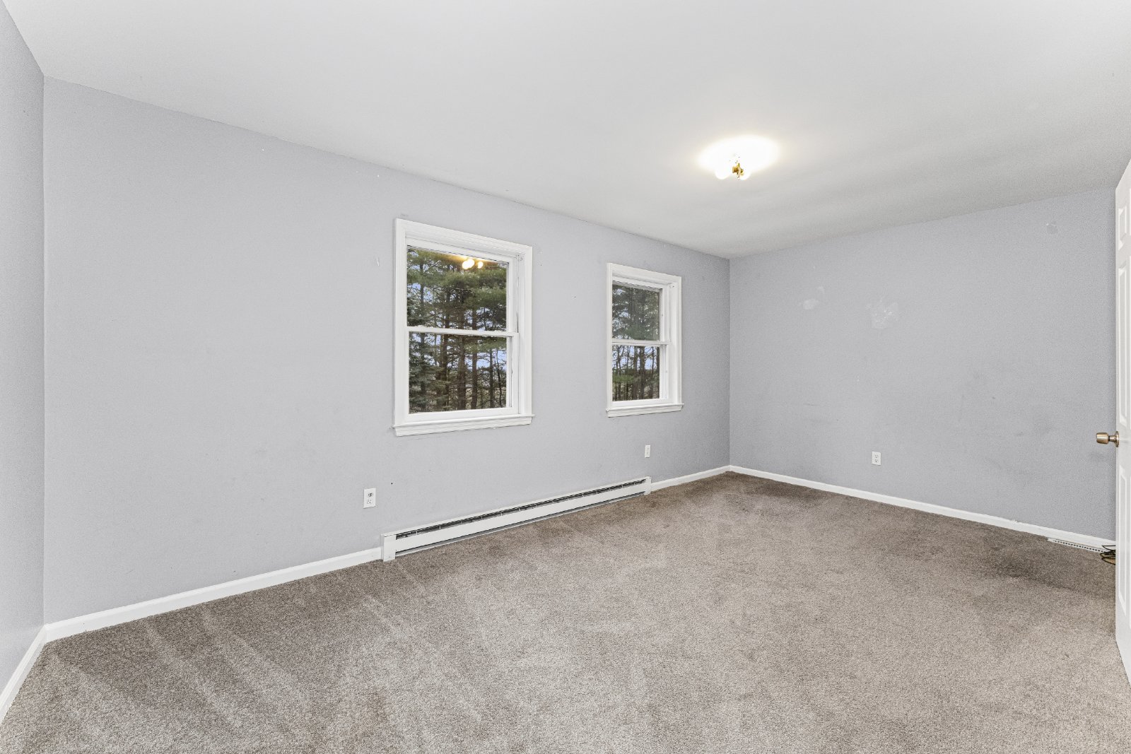 Amazing Opportunity Awaits! - 3 Bed/ 2.5 Bath Spacious Colonial on 1.5 Acres in the Award-Winning Voorheesville School District. property image