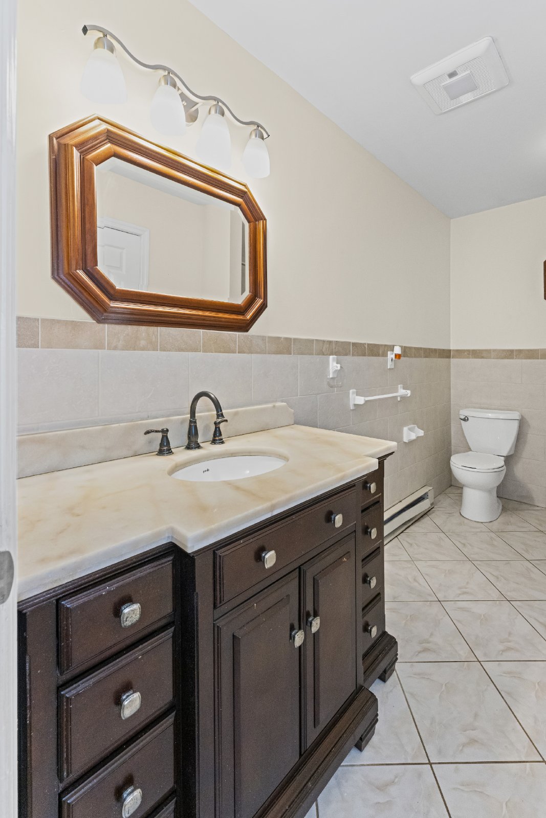 Amazing Opportunity Awaits! - 3 Bed/ 2.5 Bath Spacious Colonial on 1.5 Acres in the Award-Winning Voorheesville School District. property image