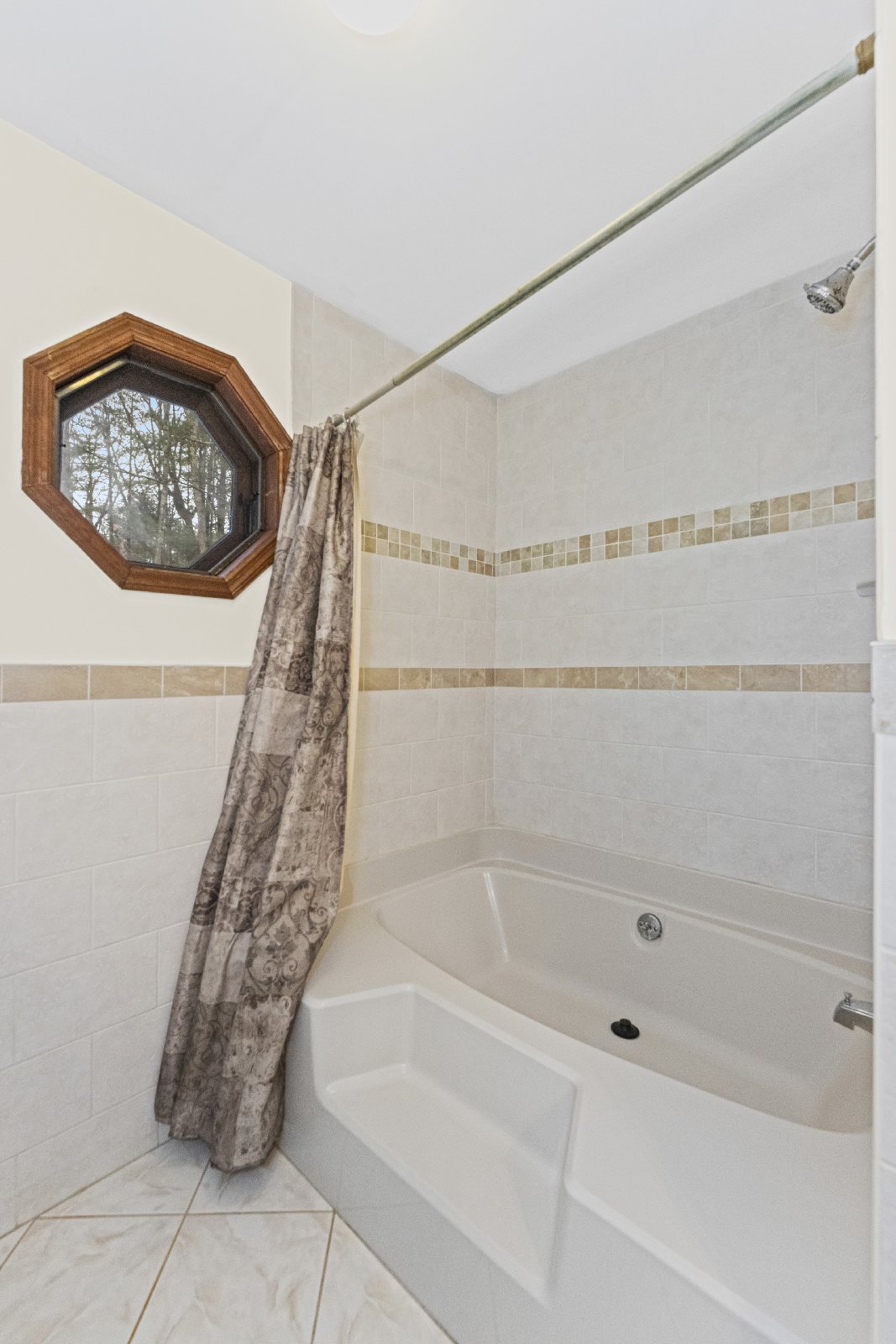 Amazing Opportunity Awaits! - 3 Bed/ 2.5 Bath Spacious Colonial on 1.5 Acres in the Award-Winning Voorheesville School District. property image