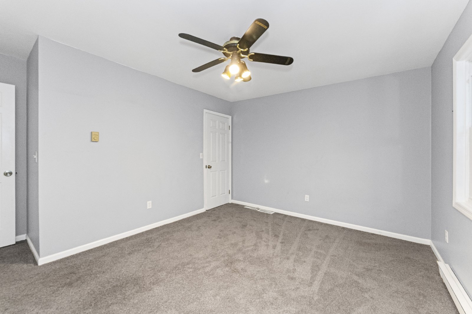 Amazing Opportunity Awaits! - 3 Bed/ 2.5 Bath Spacious Colonial on 1.5 Acres in the Award-Winning Voorheesville School District. property image