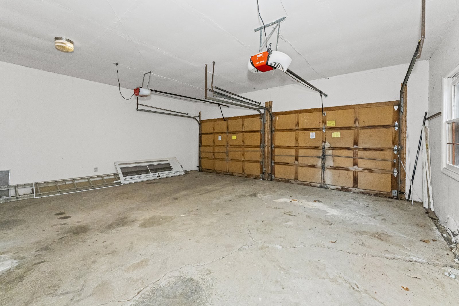 Amazing Opportunity Awaits! - 3 Bed/ 2.5 Bath Spacious Colonial on 1.5 Acres in the Award-Winning Voorheesville School District. property image