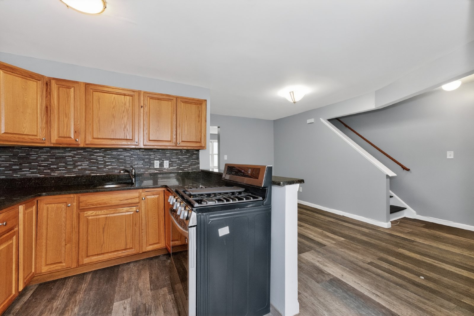 Beautiful, Modern, Townhome with Garden Apartment in the Ten Broeck Triangle of Albany property image