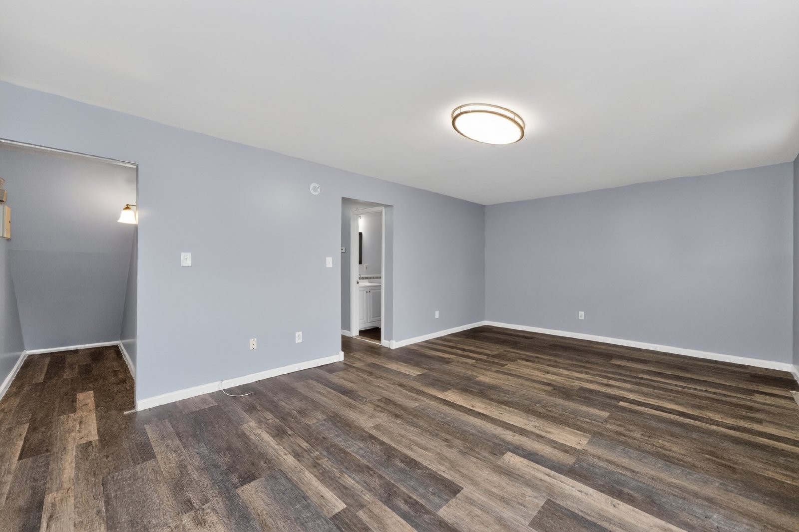 Beautiful, Modern, Townhome with Garden Apartment in the Ten Broeck Triangle of Albany property image