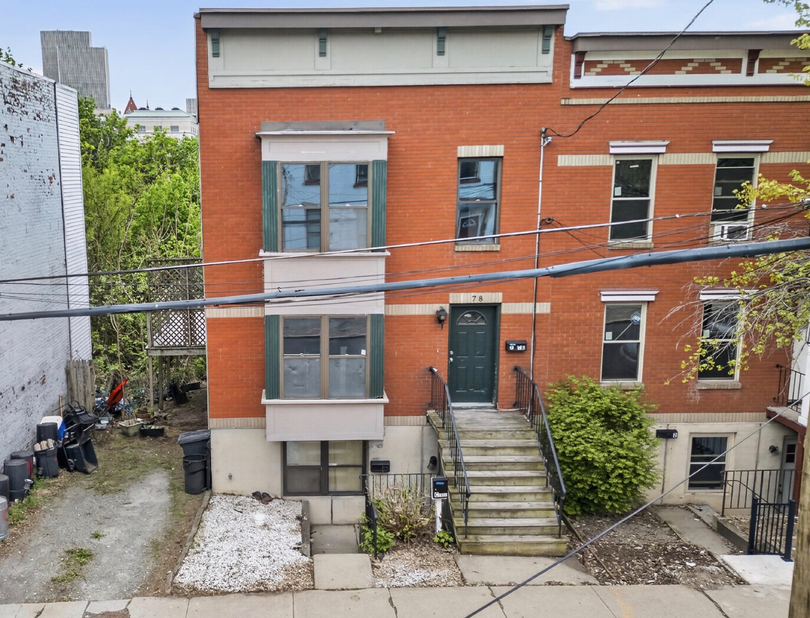 Beautiful, Modern, Townhome with Garden Apartment in the Ten Broeck Triangle of Albany property image