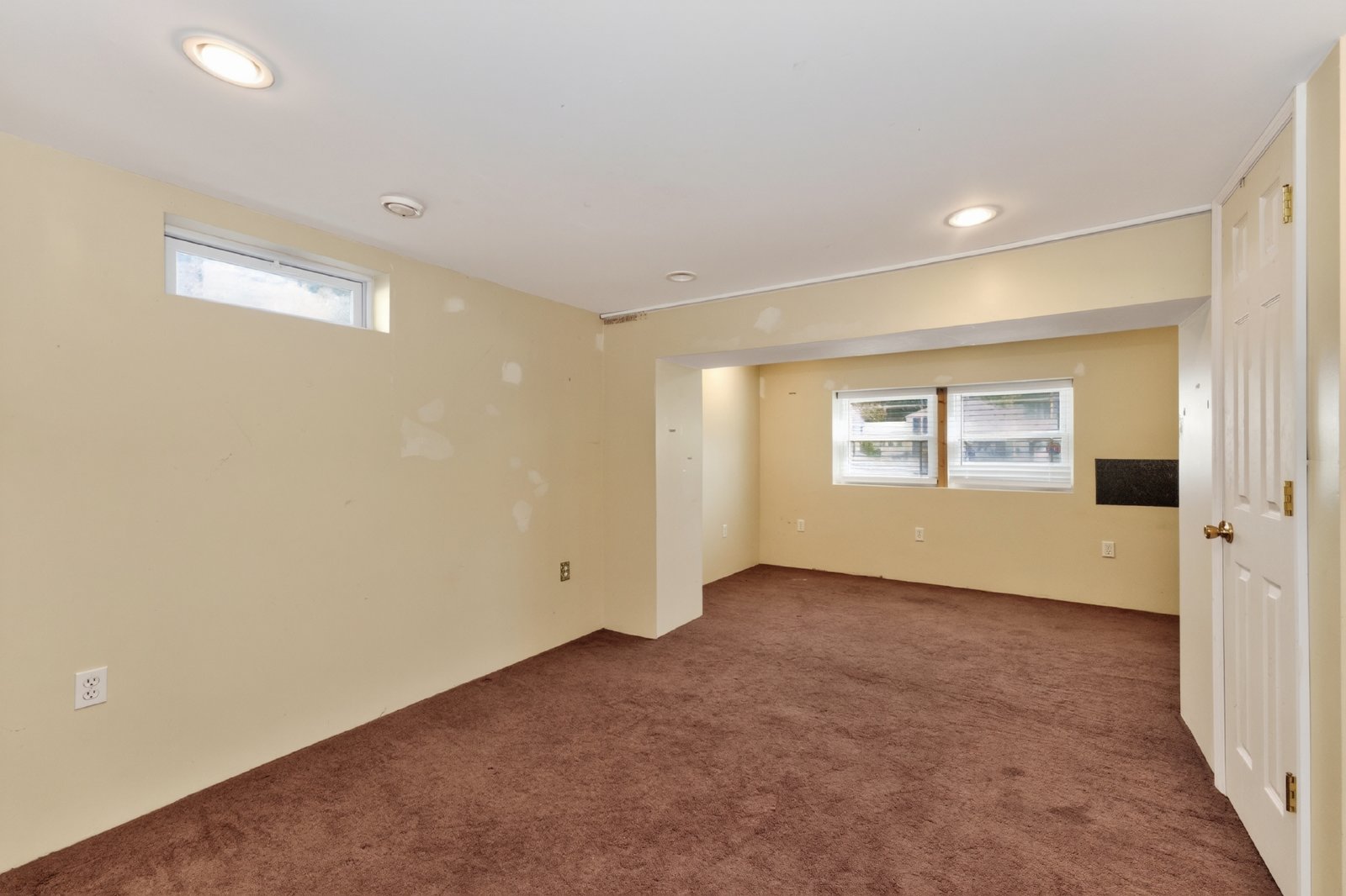 Spacious Wynantskill Home with Expansive Private Backyard & Flexible Living Space, and New Roof property image